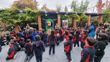 Sagueso y sus compañeros llevaron alegría y educación gracias a jornada didáctica en colegio de Puente Alto 