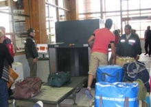 Control Fronterizo Maquehue, inspectores SAG revisan equipaje de pasajeros